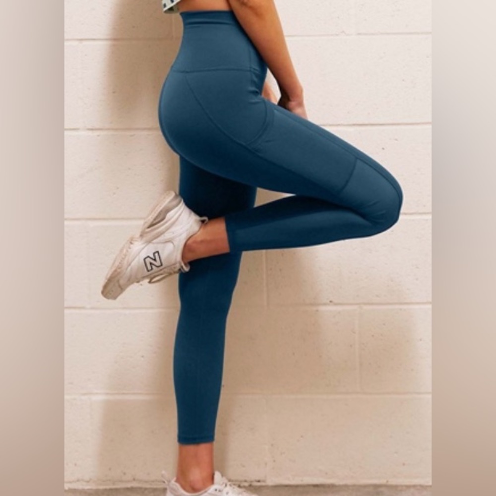Fabletics On The Go PowerHold 7/8 Legging